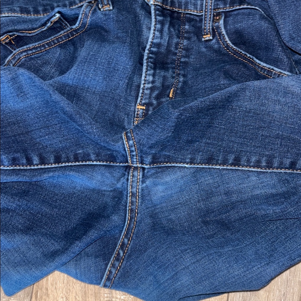 Levi’s Shaping Straight Jeans - Picture 10 of 16